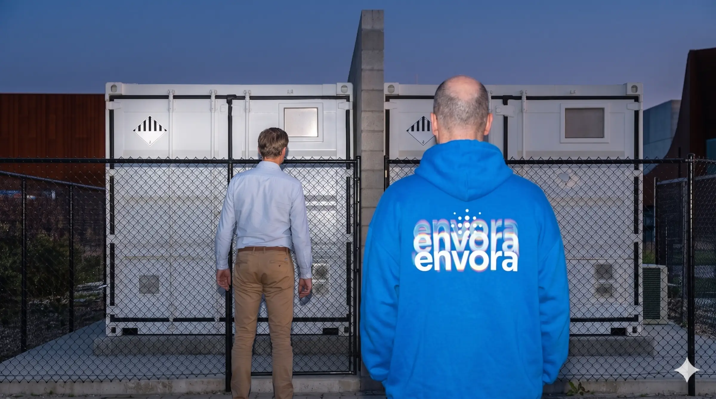 Inspectieteam ter plaatse bij een bedrijf met energieopslag, in voorbereiding op de jaarlijkse PGS 37-1 inspectie
